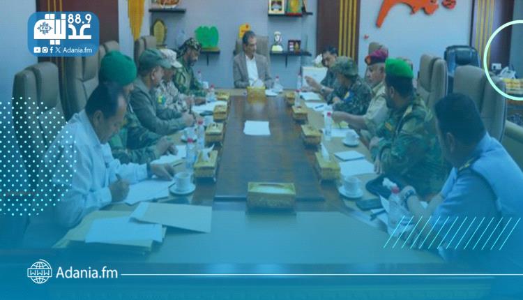 اللجنة الأمنية في محافظة عدن تناقش الوضع الأمني وتقر إجراءات لضبط المركبات وتعزيز الجاهزية