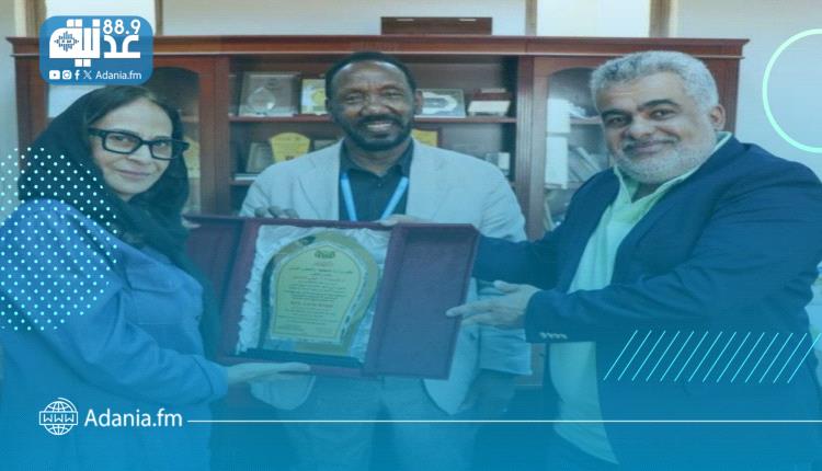 نائب وزير التخطيط يكرّم مديرة مكتب برنامج الأغذية العالمي بعدن بمناسبة انتهاء فترة عملها