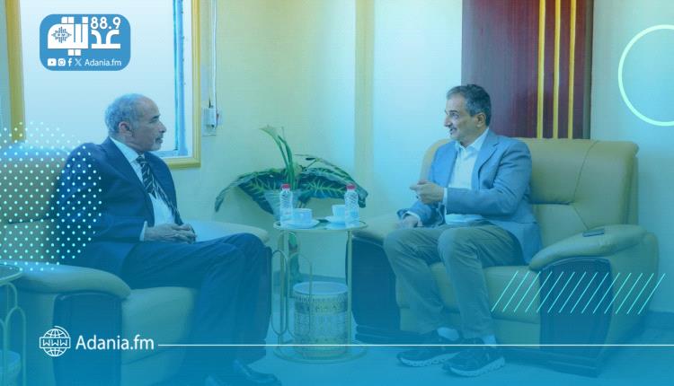 مستشار رئيس مجلس القيادة الرئاسي يناقش مع محافظ العاصمة عدن مستجدات الأوضاع