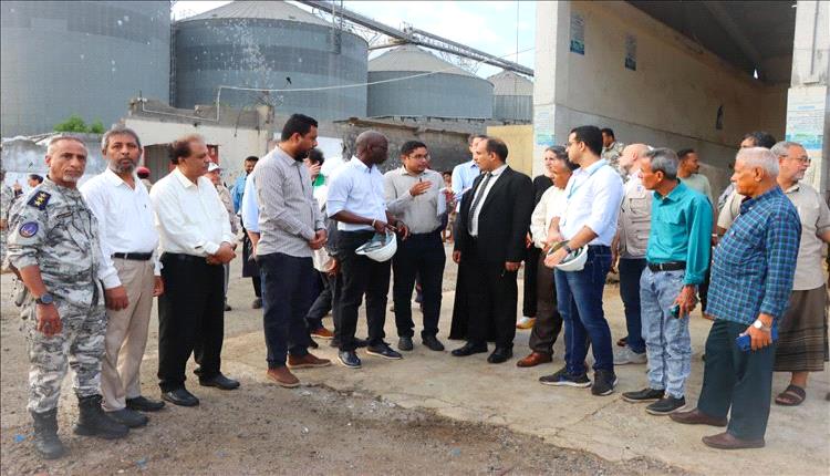 وفد البنك الدولي يتفقد مشاريع الطاقة والثلج في مركز إنزال 