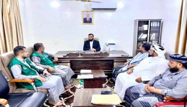 محافظ أبين يبحث مع مؤسسة يماني تنفيذ مشروع التدخلات الطارئة بدعم من مركز الملك سلمان