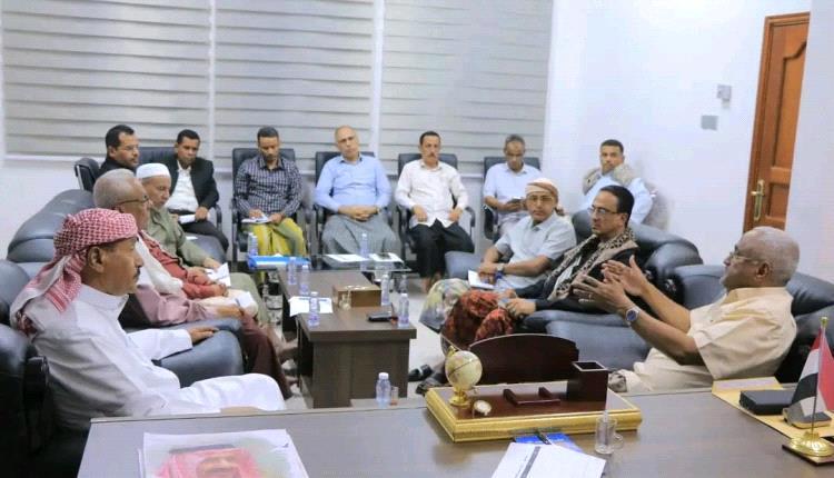  وزير الإدارة المحلية يناقش تحديات مديريات وادي حضرموت ويؤكد التوجه لتعزيز صلاحيات السلطات المحلية