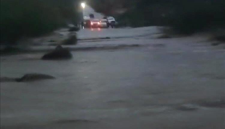 سيول ناتجة عن أمطار غزيرة تضرب أبين وتتسبب بإغلاق طرق رئيسية