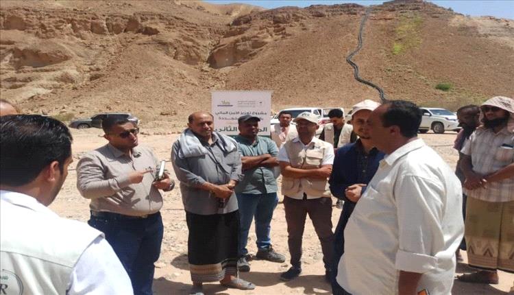 مدير عام مياه وادي حضرموت يتفقد سير العمل بمشروع الطاقة الشمسية بحقل موشح بشبام
