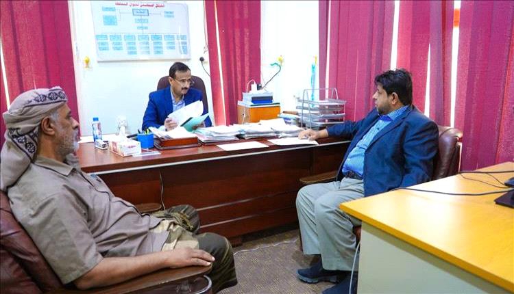 محافظ شبوة يوجه بتوسيع زراعة القمح ومعالجة أضرار السيول