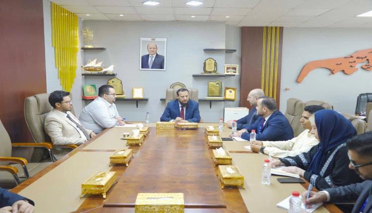 محافظ عدن يبحث مع الدولية للهجرة تعزيز الاستجابة الإنسانية وتنظيم أوضاع المهاجرين
