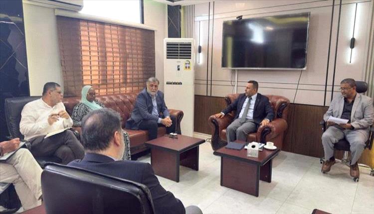 لقاء في عدن يبحث التحضيرات لإطلاق حملة الرش الضبابي لمكافحة الأمراض