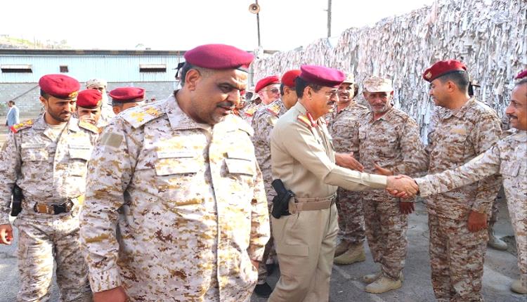 وزير الدفاع يتفقد القاعدة الإدارية ومستشفى باصهيب العسكري في عدن