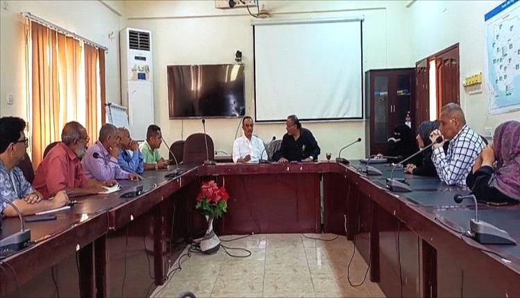 اجتماع موسع لمكتب صحة عدن لبحث تطوير خدمات الرعاية الصحية الأولية وتعزيز كفاءتها