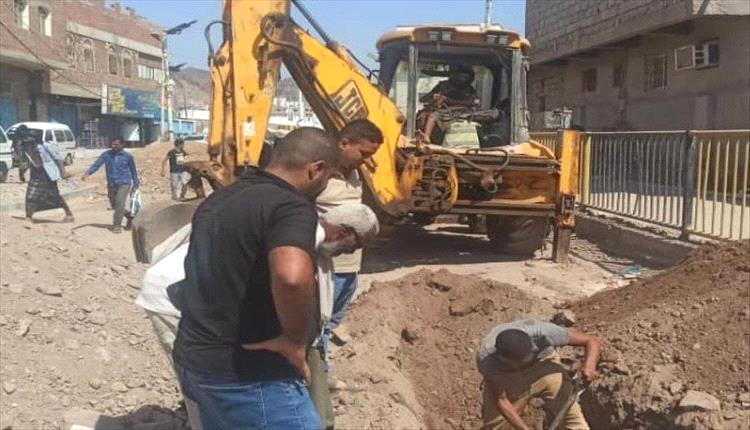 تنفيذ أعمال ميدانية لتحسين خدمات المياه في صيرة بعدن