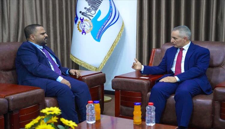 وزير الشؤون الاجتماعية يبحث دعم منظمات المجتمع المدني في عدن