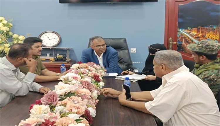 مدير عام المعلا يوجه بتكثيف الرقابة على المنشآت التجارية وتعزيز إجراءات السلامة