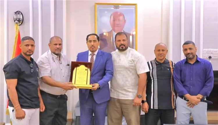 وزير الشباب والرياضة يوجّه بإنشاء مركز متكامل لاتحاد القوى البدنية ومصارعة الذراعين في عدن