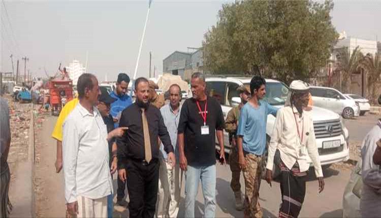 اليزيدي يوجه بتسريع أعمال سفلتة طريق جولة البيرق – شرطة كابوتا بالمنصورة