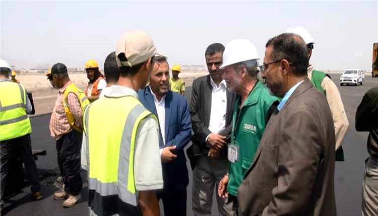 الزامكي يتفقد سير المرحلة الثانية لتأهيل مدرج مطار عدن الدولي