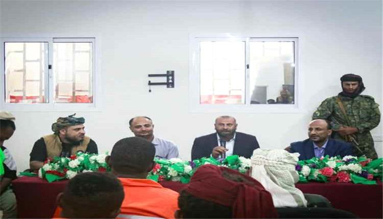 محافظ الضالع يقر رفع رواتب عمال النظافة 300% وتفعيل التأمين الصحي
