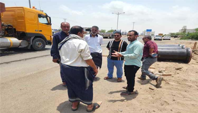مؤسسة مياه عدن تتفقد تنفيذ خط الصرف الصحي الاستراتيجي في دار سعد
