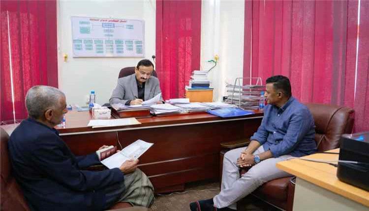 توجيهات باعتماد مشاريع خدمية وتأهيل الطرق في مديرية حبان بشبوة