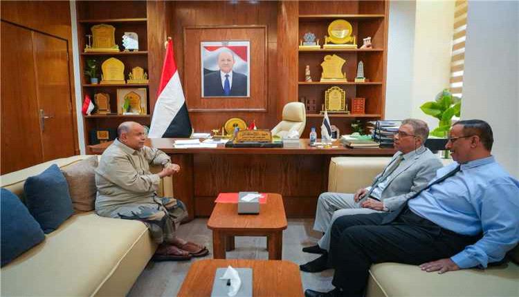 محافظ حضرموت يبحث أوضاع الجامعات وسبل تطوير التعليم العالي بالمحافظة