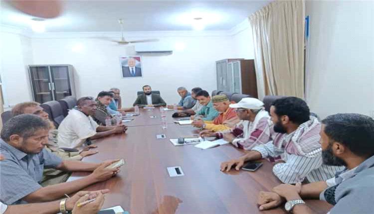محافظ أبين يبحث مع الأحزاب تعزيز الشراكة ووحدة الصف
