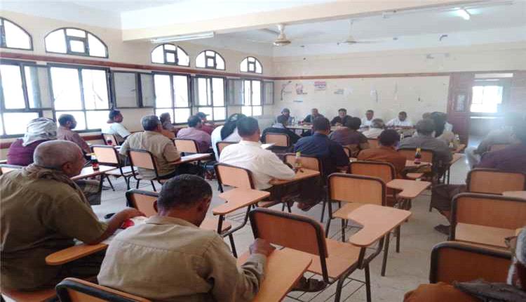 مكتب التربية بالروضة يعقد اجتماعا لمدراء المدارس استعدادا للعام الدراسي الجديد