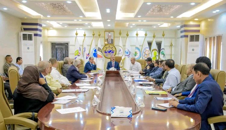 وزير النقل يترأس اجتماعاً موسعاً لقيادة الوزارة لمناقشة أولويات المرحلة وتعزيز أداء قطاعات النقل