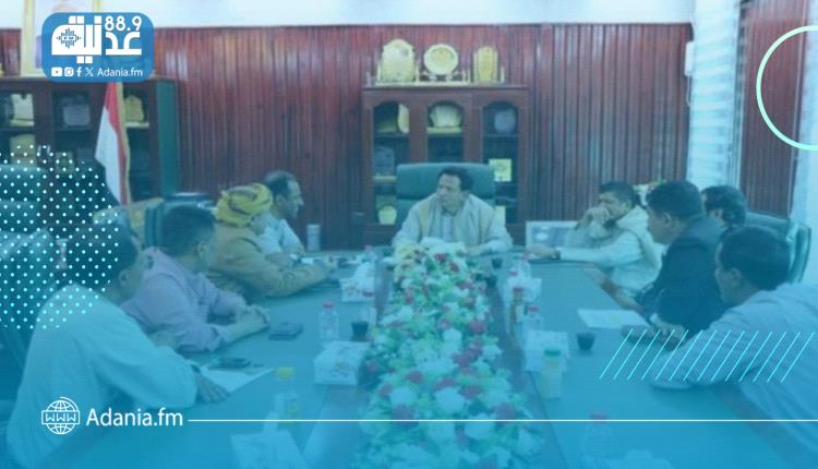 محافظ المهرة يلتقي إدارة صندوق التنمية البشرية ويؤكد دعم الطلاب في الداخل والخارج