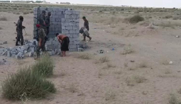 بعد أن أُشيع توقف وحدة حماية الأراضي عن أداء مهامها.. بسط عشوائي يطال أرض المطار المستقبلي في بئر أحمد 