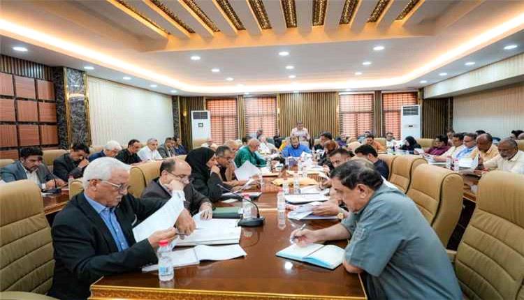 تنفيذي عدن يناقش ملفات الغاز والخدمات ويقر تشكيل لجنة لتقييم احتياجات المكاتب التنفيذية