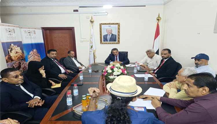 دماج يناقش تطوير القطاع الفندقي وتعزيز الاستثمار السياحي في عدن