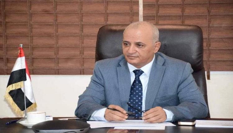 وزير المياه والبيئة يؤكد تأييده لبيان مجلس القيادة الرئاسي بشأن إعادة جدولة الرحلات من مطار صنعاء