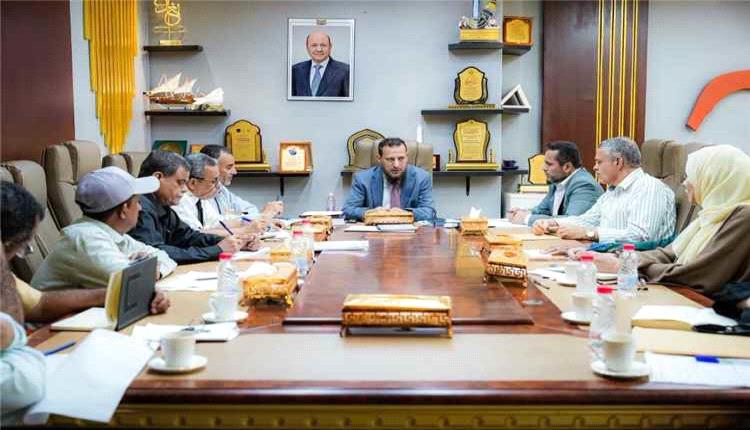 محافظ عدن يناقش استكمال المرحلة الثانية من مشروع إعادة إعمار المباني المتضررة من الحرب
