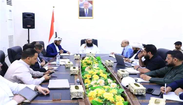 وزير الأوقاف يناقش تطوير قطاع الحج والعمرة والاستعداد المبكر للموسم المقبل