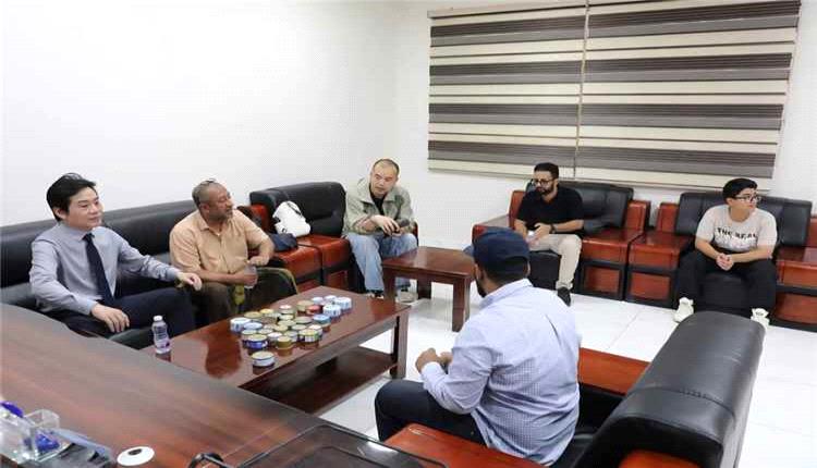 مباحثات يمنية صينية لبحث فرص الاستثمار وتطوير صناعة تعليب الأسماك

