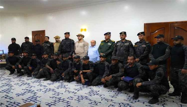 الخنبشي يشيد بجهود مكافحة المخدرات في ساحل حضرموت ويكرم منتسبي الإدارة