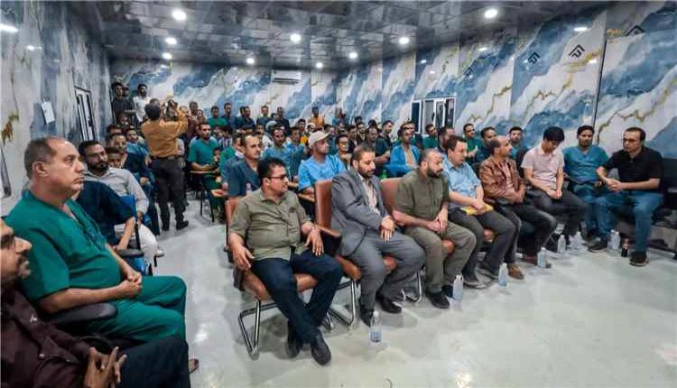 محافظ الضالع يطّلع على إنجازات مستشفى سناح الميداني ويكرّم بعثة الصليب الأحمر
