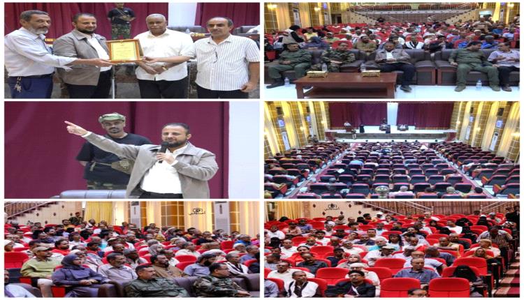 مدير عام المنصورة يؤكد الانتقال إلى مرحلة جديدة من تنظيم العمل المجتمعي ويكرم رئيس اللجان المجتمعية تقديرا لجهوده
