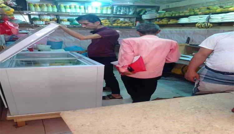 حملة رقابية في المعلا تضبط مخالفات صحية بمنشآت غذائية وتسحب عبوات غير مطابقة