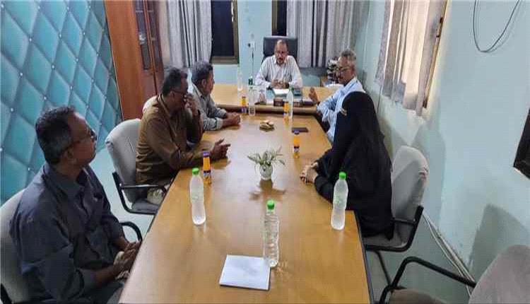 مدير مؤسسة المياه بساحل حضرموت يشدد على رفع كفاءة الأداء خلال زيارته لفرع غيل باوزير
