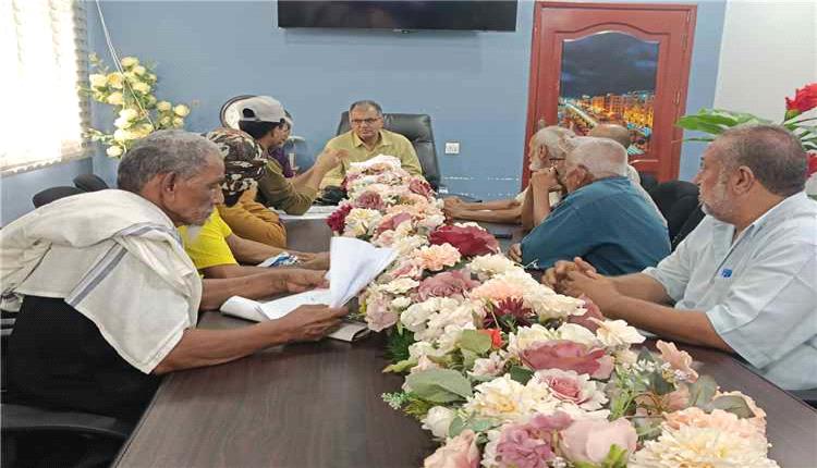مدير عام المعلا يناقش أوضاع المياه ويؤكد منع بيعها في المناطق المرتفعة
