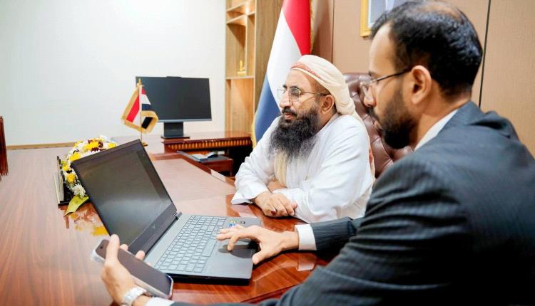 وزير الأوقاف يدشّن أول تأشيرة عمرة لموسم 1448هـ ويعلن انطلاق ترتيبات خدمة المعتمرين اليمنيين