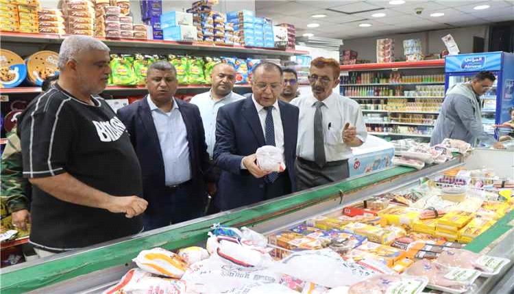 
وزير الصناعة والتجارة يشدد على الانضباط الوظيفي ويكثف الرقابة على الأسواق في عدن
