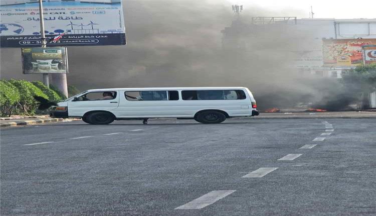 احتجاجات في المنصورة بسبب تدهور الكهرباء وإغلاق طريق رئيسي بالإطارات المشتعلة