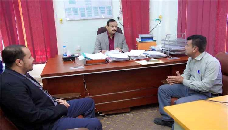 محافظ شبوة يبحث احتياجات مديرية رضوم ويؤكد دعم المشاريع الخدمية والتنموية