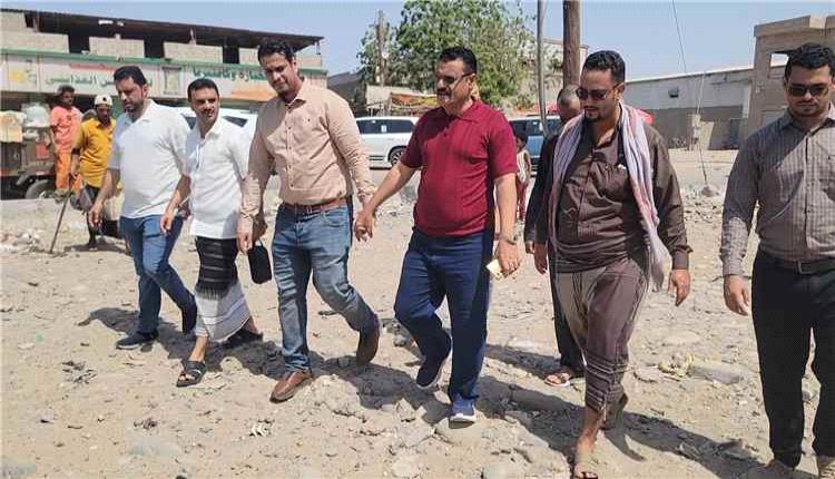 مدير عام المنصورة يطلق مشروعا لتطوير دوار بئر فضل وتحسين مظهره الحضاري