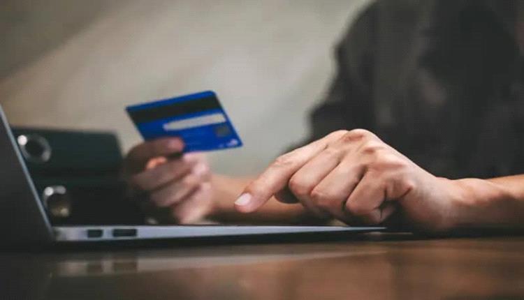 خبراء يحذرون من مخاطر الديون الاستهلاكية ويقدمون إرشادات لتجنب التعثر المالي