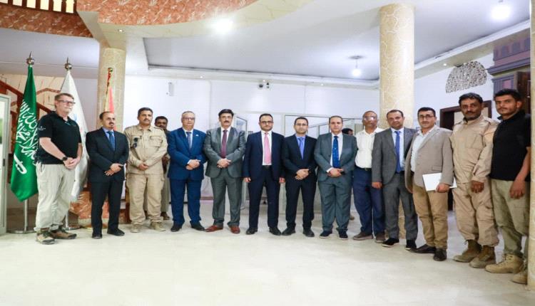 مأرب ... وزير الإعلام يطلع على إنجازات «مسام» ويجدد دعم الحكومة لجهود نزع الألغام