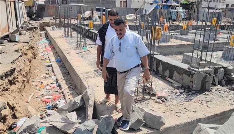 الداؤودي يتفقد مشروع استكمال مبنى السلطة المحلية في المنصورة ويوجه بتسريع إنجازه