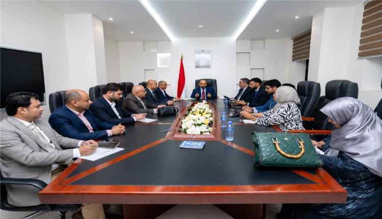 وزير الاتصالات يبحث مع وفد البنك الدولي دعم التحول الرقمي وتطوير البنية التحتية للقطاع