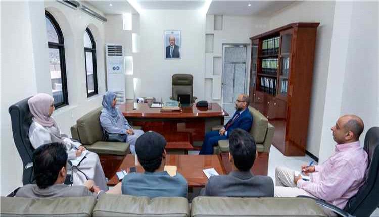 وزارة الاتصالات والجهاز المركزي للإحصاء يبحثان إنشاء قاعدة بيانات وطنية آمنة لتعزيز التخطيط